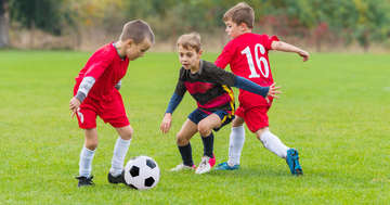 サッカーで膵臓損傷したバーレーンの7歳男子、手術なしで治癒の写真