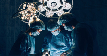 胆嚢の摘出手術は、腹腔鏡下で行うか？それとも開腹するか？ の写真